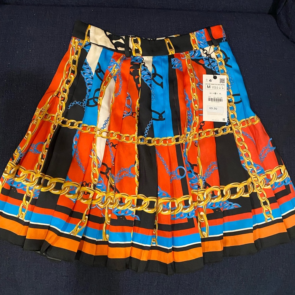 NWT. Zara Chain Print Pleated Skirt Size M
